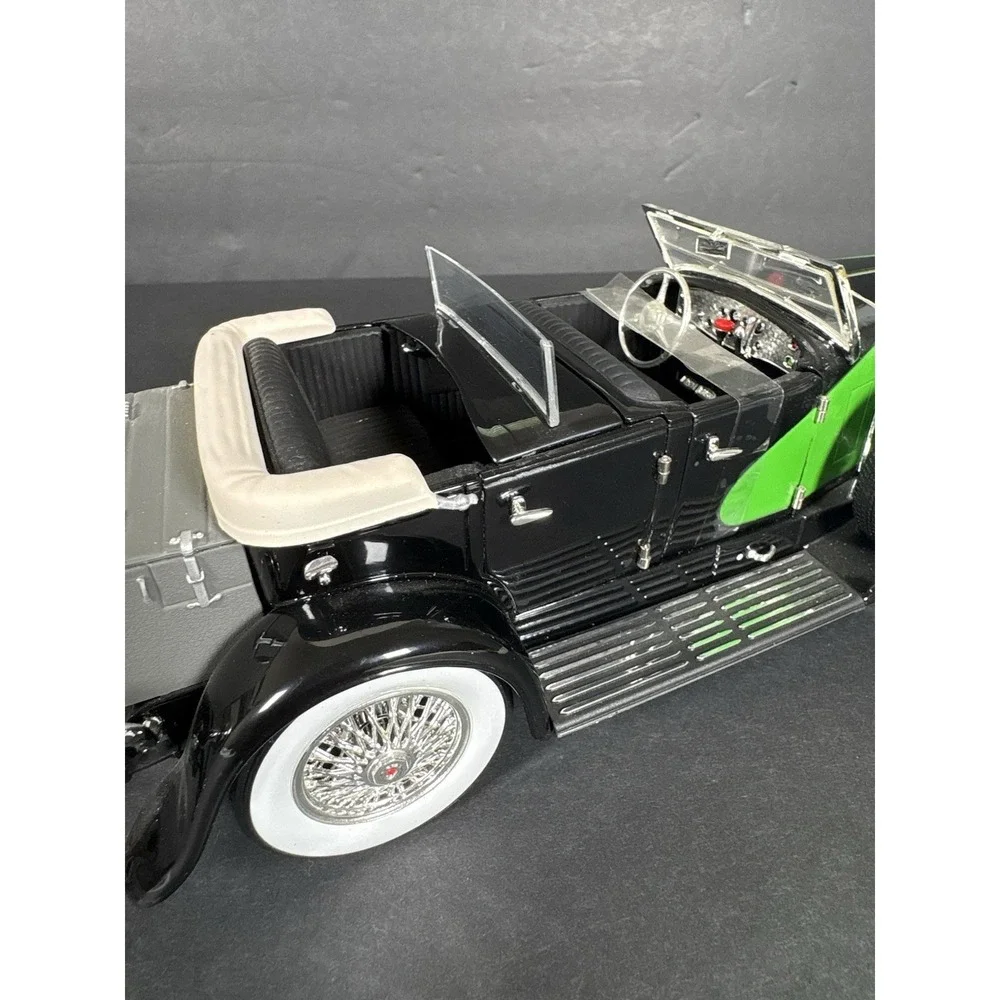 1934 Duesenberg Convertible Green Black 1:18 Signature Models Diecast Car